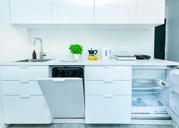 Batorego 18 - Yellow - Stacja Metra 300m - Underground Station 300m - Better דירה