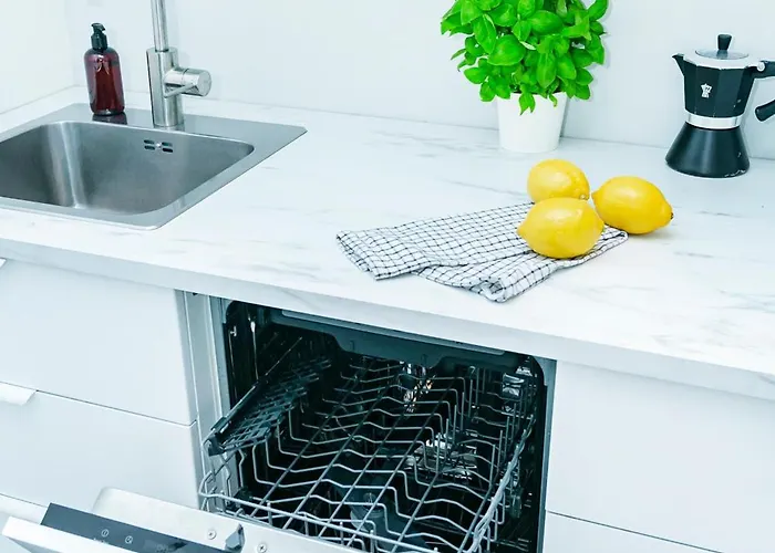 Batorego 18 - Yellow - Stacja Metra 300m - Underground Station 300m - Better ורשה