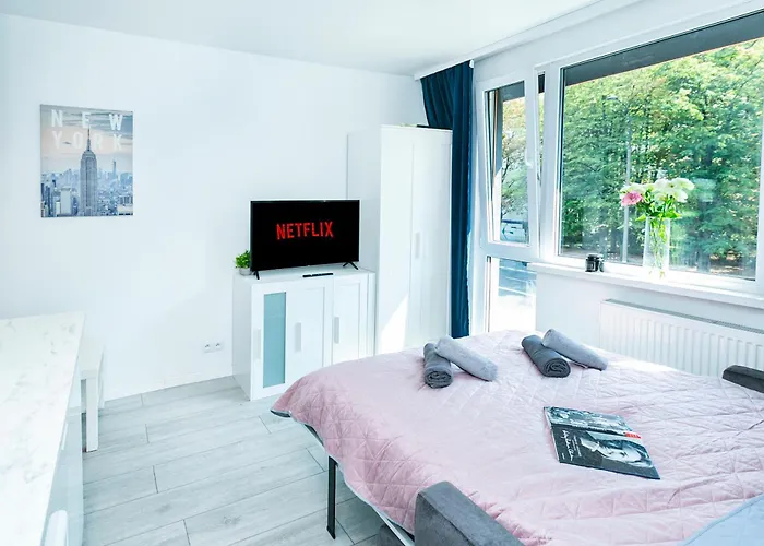 Batorego 18 - Yellow - Stacja Metra 300m - Underground Station 300m - Better *